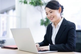 大学新卒・高校新卒の方は、ぜひお気軽にエントリー・ご応募をお願いします! 大学新卒・高校新卒の方は、ぜひお気軽にエントリー・ご応募をお願いします!